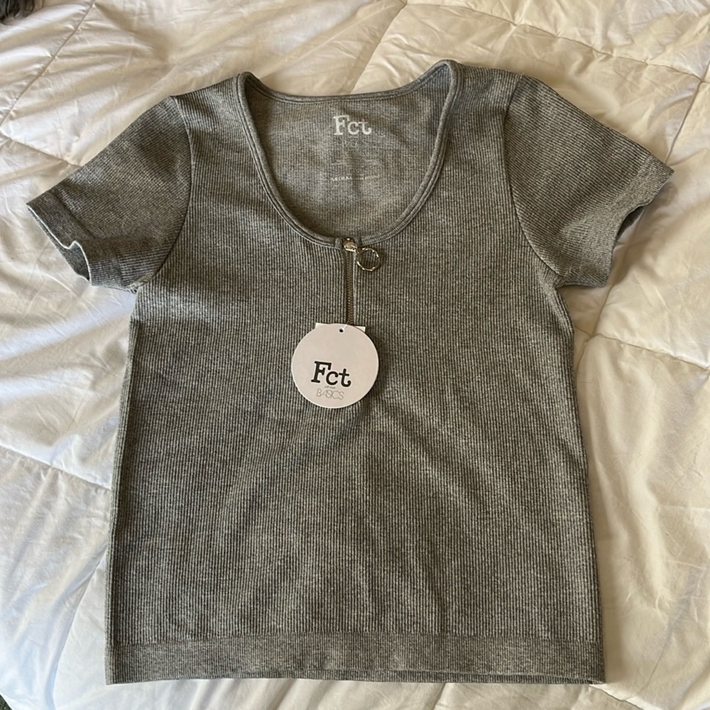 Gray Ribbed Top Sz M- New